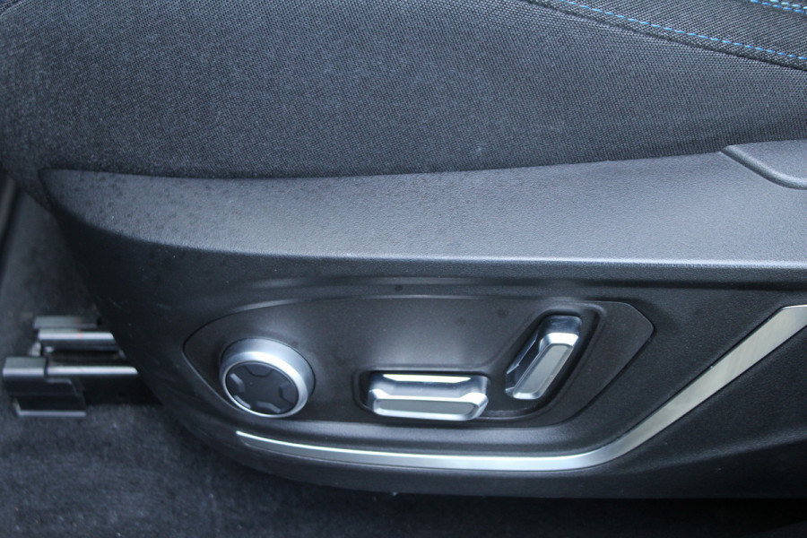 Lynk & Co 01 1.5 PHEV 262pk 360 Camera NL-Auto NAP BTW Clima Cruise Navi Panoramadak 20"LMV El. Klep