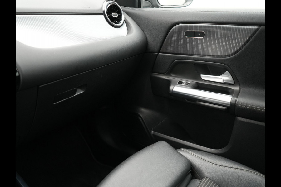Mercedes-Benz GLA 250 e Style Plug In Hybrid 218pk Dealer O.H PHEV | Trekhaak Afn. | Widescreen Navi | Sportstoelen Memory | Apple Carplay | BLIS | Camera | 19"L.M |