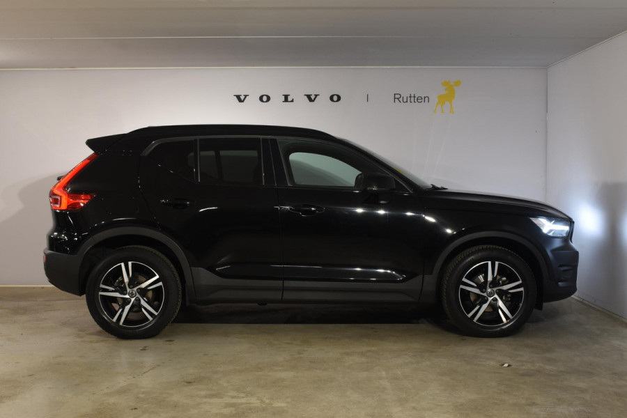 Volvo XC40 T2 129PK Automaat R-Design / Navigatie / Parkeersensoren / Adaptieve Cruise control / R-Design leder-Nubuck bekl. / Dodehoeksensor / Extra getint glas / All season banden