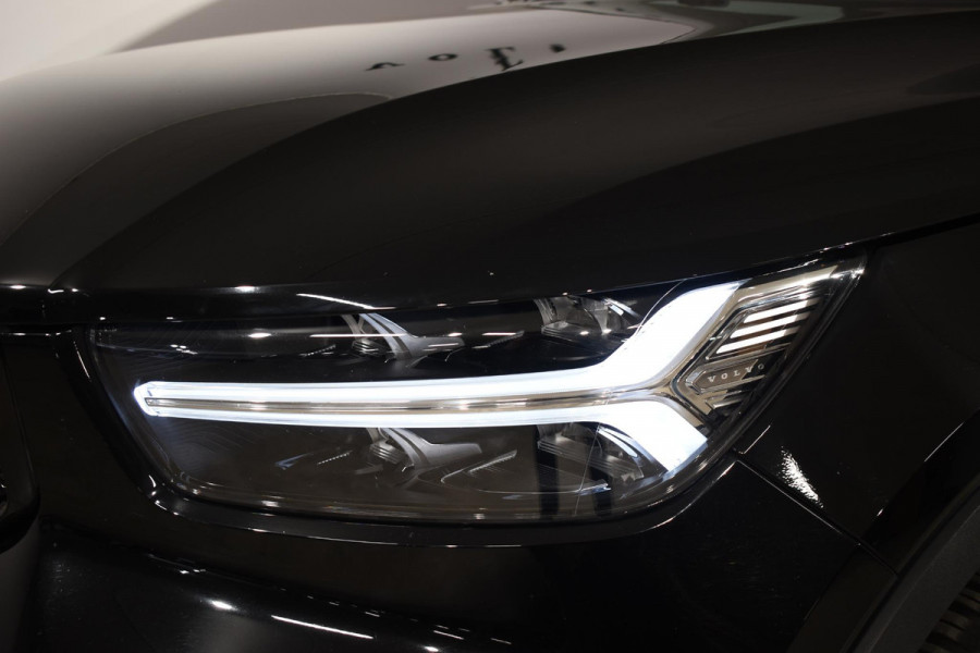 Volvo XC40 T2 129PK Automaat R-Design / Navigatie / Parkeersensoren / Adaptieve Cruise control / R-Design leder-Nubuck bekl. / Dodehoeksensor / Extra getint glas / All season banden