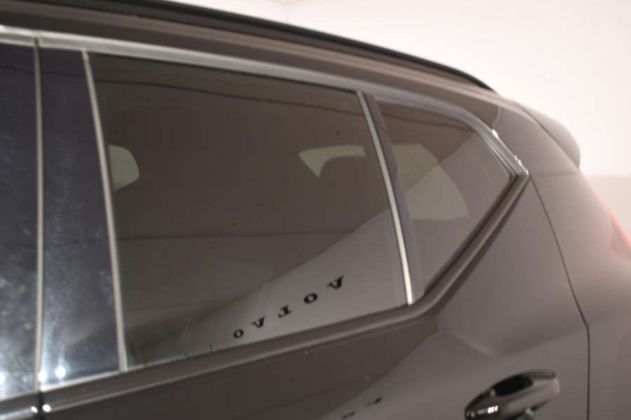 Volvo XC40 T2 129PK Automaat R-Design / Navigatie / Parkeersensoren / Adaptieve Cruise control / R-Design leder-Nubuck bekl. / Dodehoeksensor / Extra getint glas / All season banden