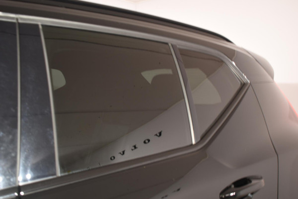 Volvo XC40 T2 129PK Automaat R-Design / Navigatie / Parkeersensoren / Adaptieve Cruise control / R-Design leder-Nubuck bekl. / Dodehoeksensor / Extra getint glas / All season banden