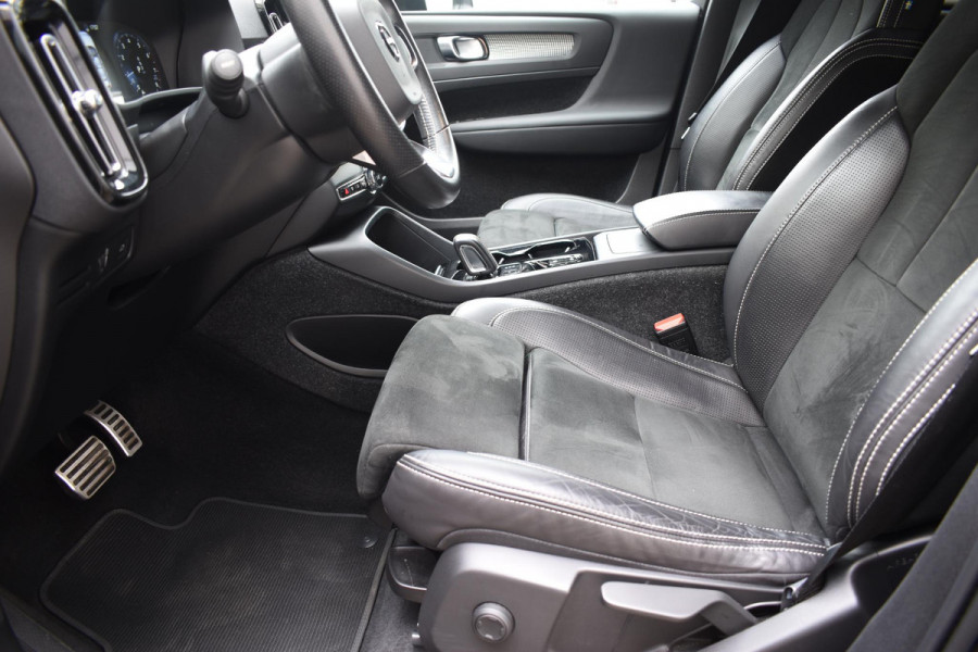 Volvo XC40 T2 129PK Automaat R-Design / Navigatie / Parkeersensoren / Adaptieve Cruise control / R-Design leder-Nubuck bekl. / Dodehoeksensor / Extra getint glas / All season banden