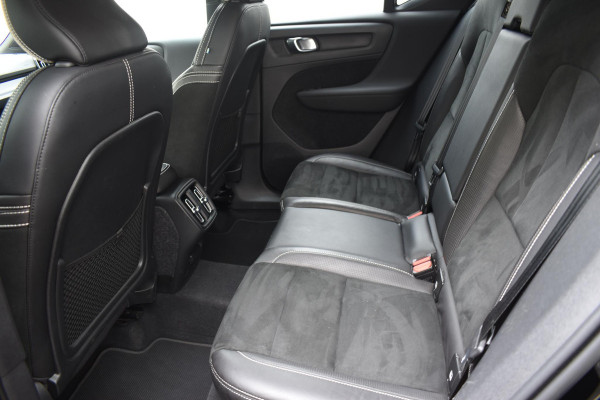 Volvo XC40 T2 129PK Automaat R-Design / Navigatie / Parkeersensoren / Adaptieve Cruise control / R-Design leder-Nubuck bekl. / Dodehoeksensor / Extra getint glas / All season banden