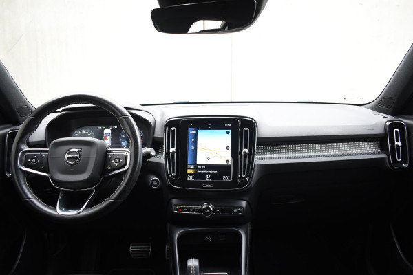 Volvo XC40 T2 129PK Automaat R-Design / Navigatie / Parkeersensoren / Adaptieve Cruise control / R-Design leder-Nubuck bekl. / Dodehoeksensor / Extra getint glas / All season banden
