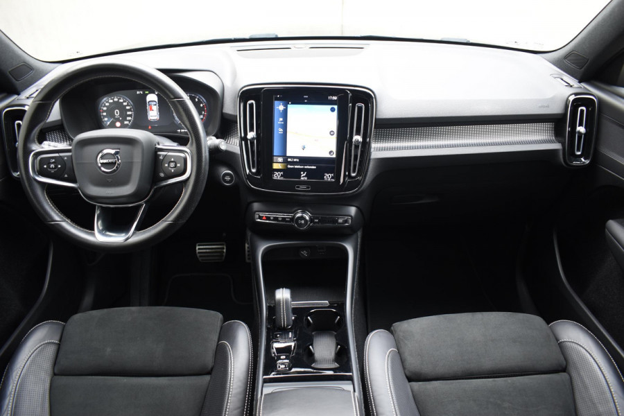 Volvo XC40 T2 129PK Automaat R-Design / Navigatie / Parkeersensoren / Adaptieve Cruise control / R-Design leder-Nubuck bekl. / Dodehoeksensor / Extra getint glas / All season banden