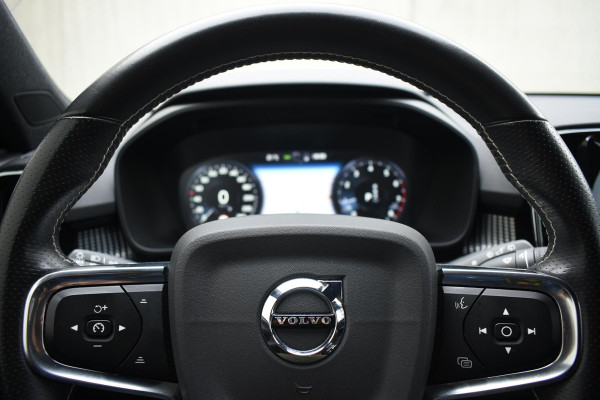 Volvo XC40 T2 129PK Automaat R-Design / Navigatie / Parkeersensoren / Adaptieve Cruise control / R-Design leder-Nubuck bekl. / Dodehoeksensor / Extra getint glas / All season banden