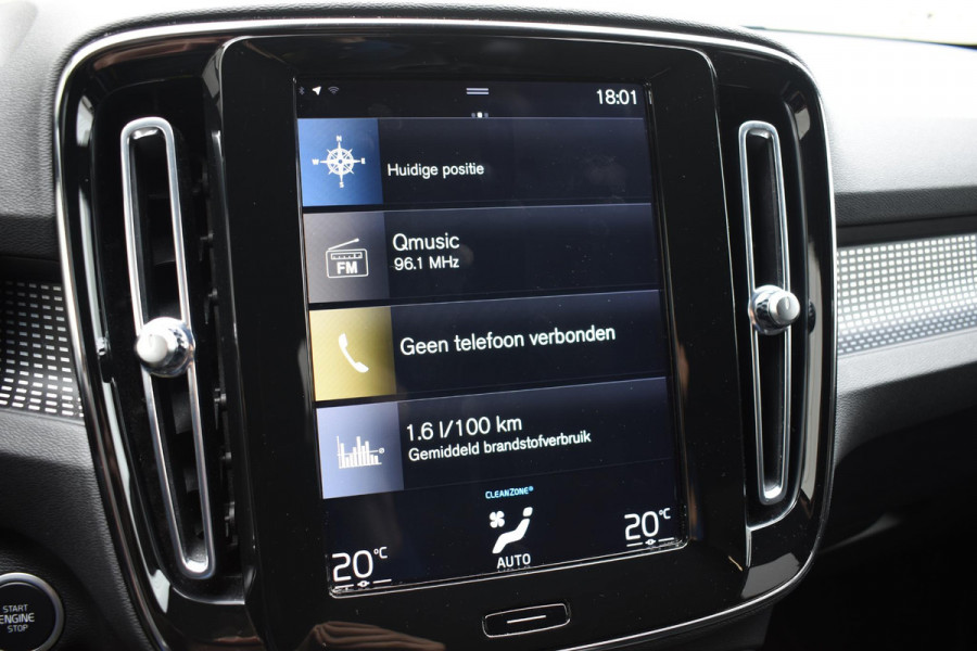 Volvo XC40 T2 129PK Automaat R-Design / Navigatie / Parkeersensoren / Adaptieve Cruise control / R-Design leder-Nubuck bekl. / Dodehoeksensor / Extra getint glas / All season banden