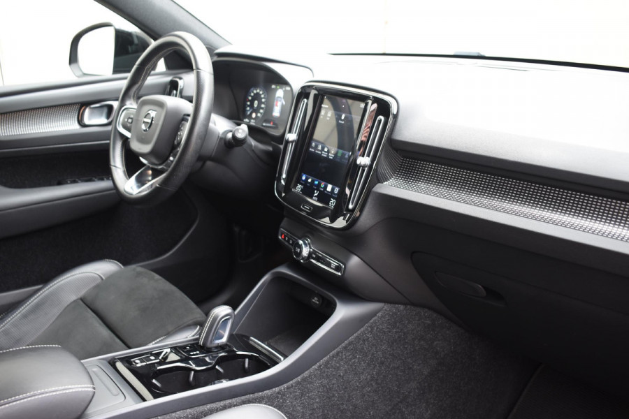 Volvo XC40 T2 129PK Automaat R-Design / Navigatie / Parkeersensoren / Adaptieve Cruise control / R-Design leder-Nubuck bekl. / Dodehoeksensor / Extra getint glas / All season banden
