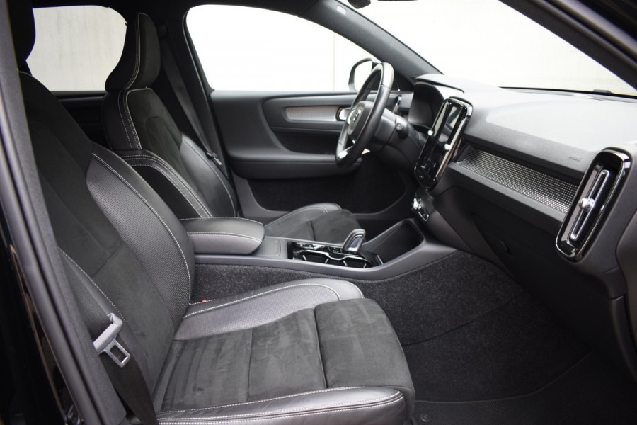 Volvo XC40 T2 129PK Automaat R-Design / Navigatie / Parkeersensoren / Adaptieve Cruise control / R-Design leder-Nubuck bekl. / Dodehoeksensor / Extra getint glas / All season banden