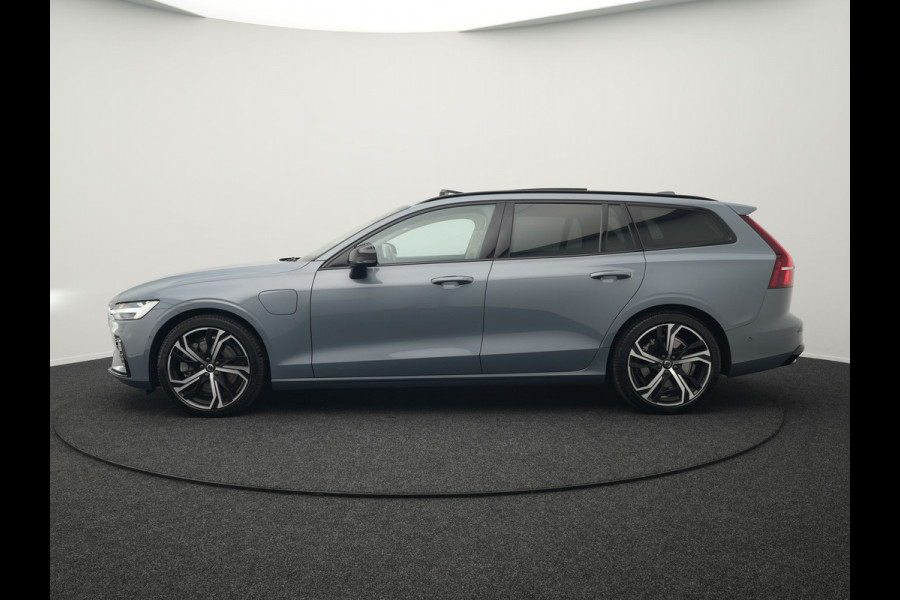 Volvo V60 T8 AWD Plus Dark Plug In Hybrid Thunder Grey 390pk Dealer O.H. Long Range PHEV | Panodak | Lederen Sportstoelen Memory | Pilot Assist | Google Assistant | Adaptive Cruise | Harman Kardon | Camera | Apple Carplay | Stoel & Stuurverwarming |