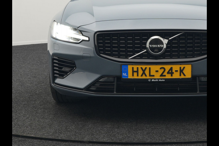 Volvo V60 T8 AWD Plus Dark Plug In Hybrid Thunder Grey 390pk Dealer O.H. Long Range PHEV | Panodak | Lederen Sportstoelen Memory | Pilot Assist | Google Assistant | Adaptive Cruise | Harman Kardon | Camera | Apple Carplay | Stoel & Stuurverwarming |