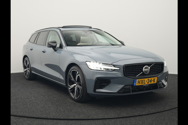 Volvo V60 T8 AWD Plus Dark Plug In Hybrid Thunder Grey 390pk Dealer O.H. Long Range PHEV | Panodak | Lederen Sportstoelen Memory | Pilot Assist | Google Assistant | Adaptive Cruise | Harman Kardon | Camera | Apple Carplay | Stoel & Stuurverwarming |