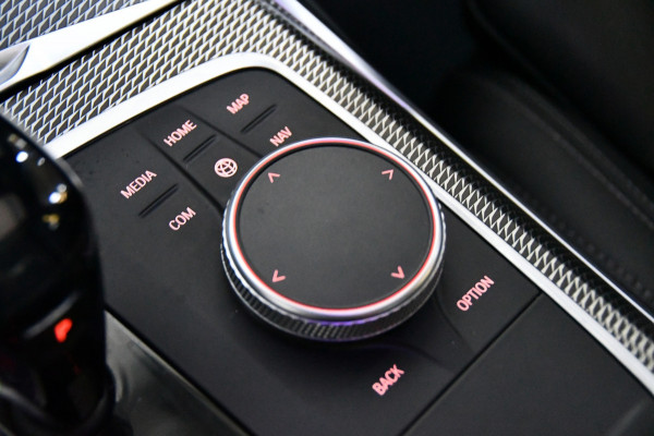 BMW 3-serie 330e High Executive, Schuifkanteldak, M-pakket, Head up, Apple carplay