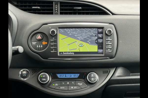Toyota Yaris 1.5 VVT-i Executive, 112 pk, trekhaak, 5 deurs, navigatie, climaat control, cruisecontrol