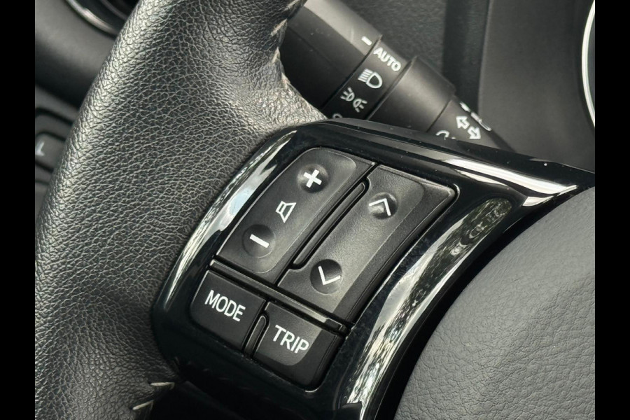 Toyota Yaris 1.5 VVT-i Executive, 112 pk, trekhaak, 5 deurs, navigatie, climaat control, cruisecontrol