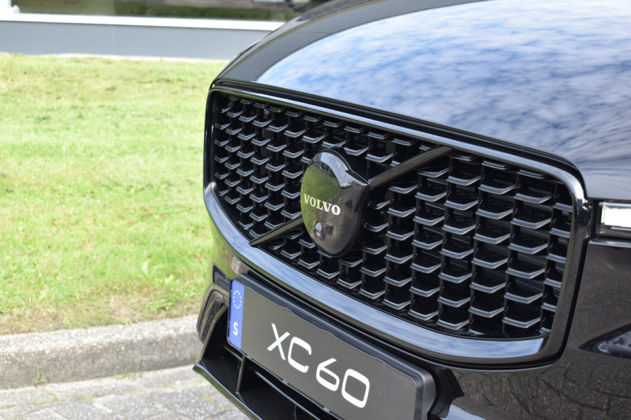 Volvo XC60 T6 350PK Plug-in hybrid AWD Plus Black Edition | 4000.- voorraadkorting| Panodak | H&K | 360 Camera | 21"LMV | ACC