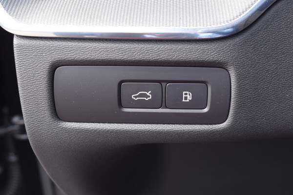 Volvo XC60 T6 350PK Plug-in hybrid AWD Plus Black Edition | 4000.- voorraadkorting| Panodak | H&K | 360 Camera | 21"LMV | ACC