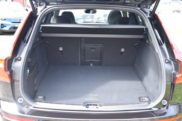 Volvo XC60 T6 350PK Plug-in hybrid AWD Plus Black Edition | 4000.- voorraadkorting| Panodak | H&K | 360 Camera | 21"LMV | ACC