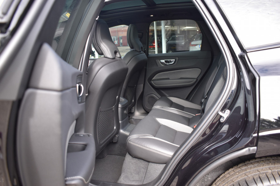 Volvo XC60 T6 350PK Plug-in hybrid AWD Plus Black Edition | 4000.- voorraadkorting| Panodak | H&K | 360 Camera | 21"LMV | ACC