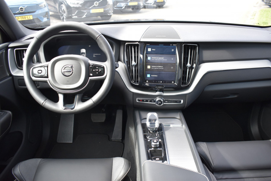 Volvo XC60 T6 350PK Plug-in hybrid AWD Plus Black Edition | 4000.- voorraadkorting| Panodak | H&K | 360 Camera | 21"LMV | ACC