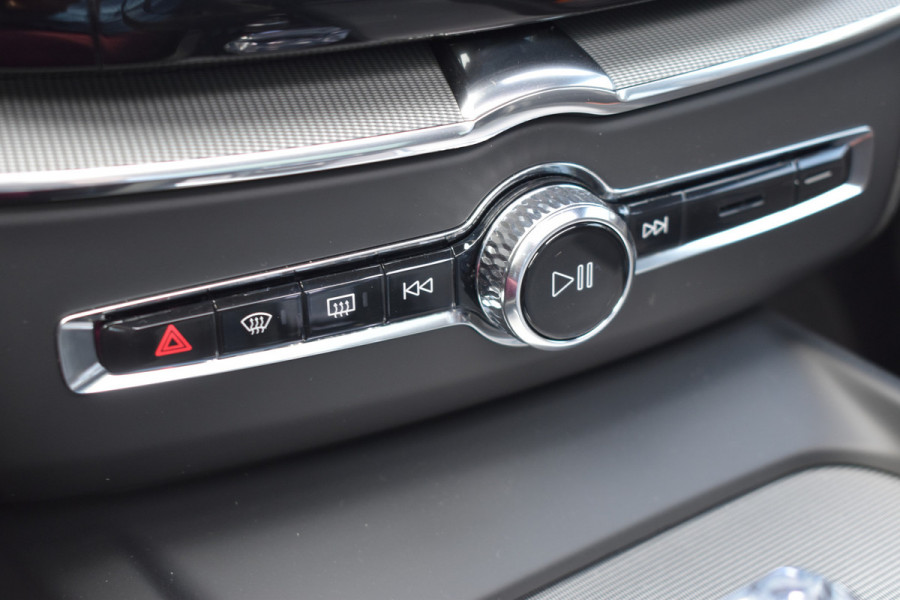 Volvo XC60 T6 350PK Plug-in hybrid AWD Plus Black Edition | 4000.- voorraadkorting| Panodak | H&K | 360 Camera | 21"LMV | ACC