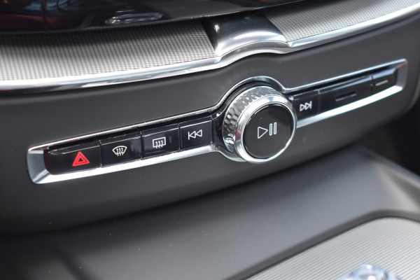Volvo XC60 T6 350PK Plug-in hybrid AWD Plus Black Edition | 4000.- voorraadkorting| Panodak | H&K | 360 Camera | 21"LMV | ACC