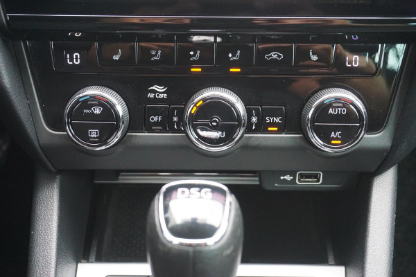 Škoda Octavia Combi 1.5 TSI 150PK/Trekhaak/17Inch/Leer-stof/ Business Edition.