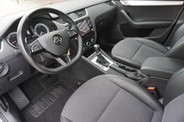Škoda Octavia Combi 1.5 TSI 150PK/Trekhaak/17Inch/Leer-stof/ Business Edition.