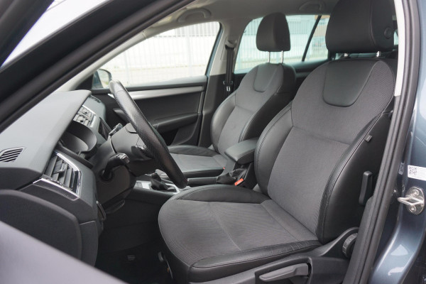 Škoda Octavia Combi 1.5 TSI 150PK/Trekhaak/17Inch/Leer-stof/ Business Edition.