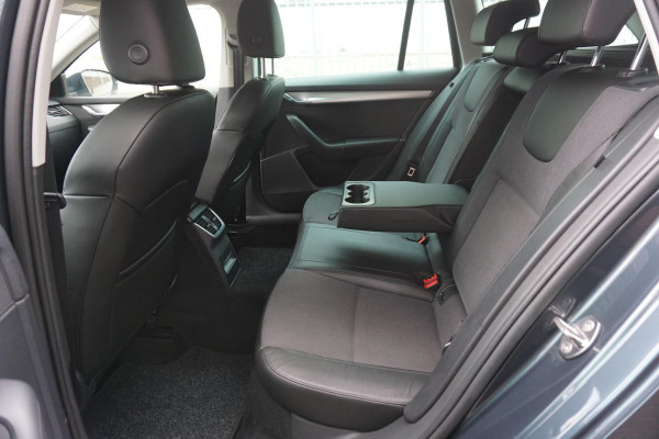 Škoda Octavia Combi 1.5 TSI 150PK/Trekhaak/17Inch/Leer-stof/ Business Edition.