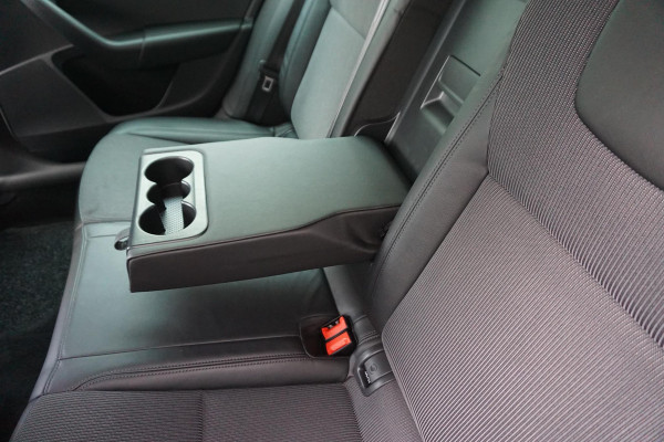 Škoda Octavia Combi 1.5 TSI 150PK/Trekhaak/17Inch/Leer-stof/ Business Edition.