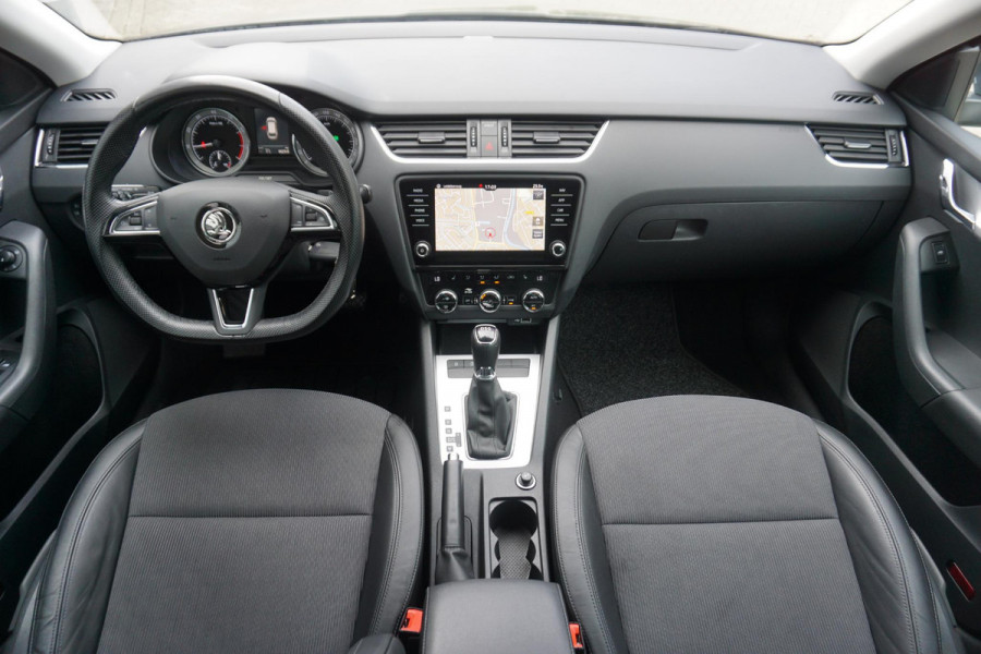 Škoda Octavia Combi 1.5 TSI 150PK/Trekhaak/17Inch/Leer-stof/ Business Edition.