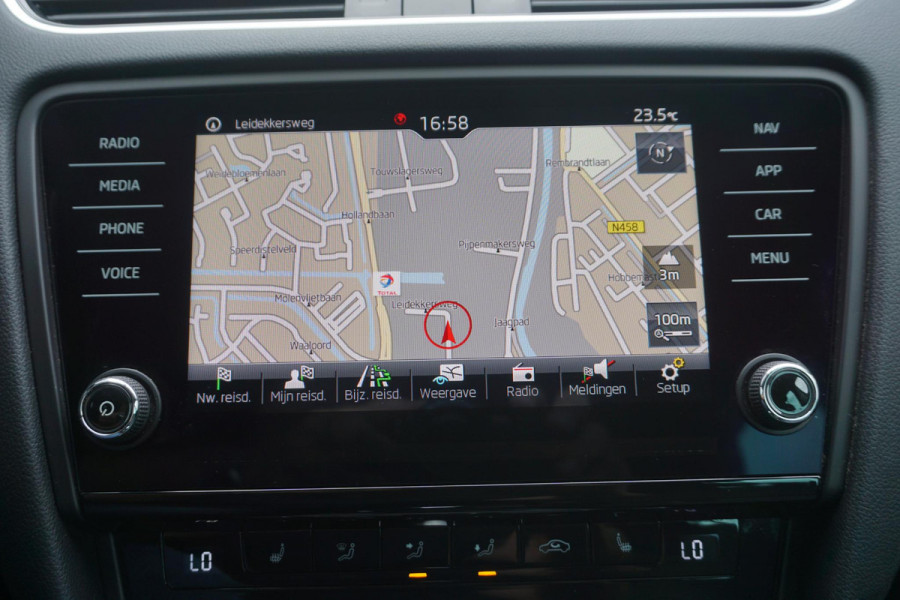 Škoda Octavia Combi 1.5 TSI 150PK/Trekhaak/17Inch/Leer-stof/ Business Edition.