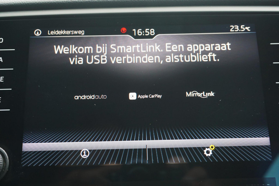 Škoda Octavia Combi 1.5 TSI 150PK/Trekhaak/17Inch/Leer-stof/ Business Edition.