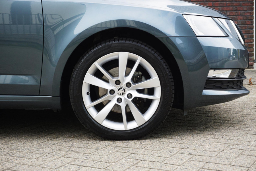 Škoda Octavia Combi 1.5 TSI 150PK/Trekhaak/17Inch/Leer-stof/ Business Edition.