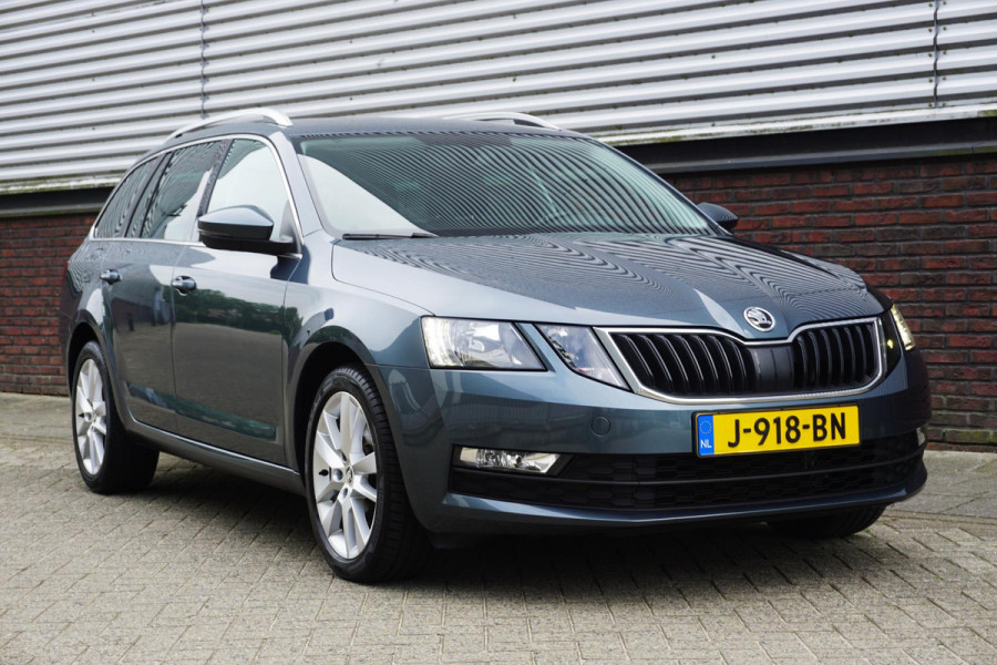 Škoda Octavia Combi 1.5 TSI 150PK/Trekhaak/17Inch/Leer-stof/ Business Edition.