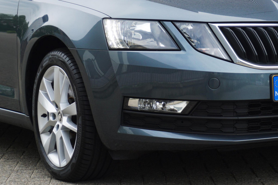 Škoda Octavia Combi 1.5 TSI 150PK/Trekhaak/17Inch/Leer-stof/ Business Edition.