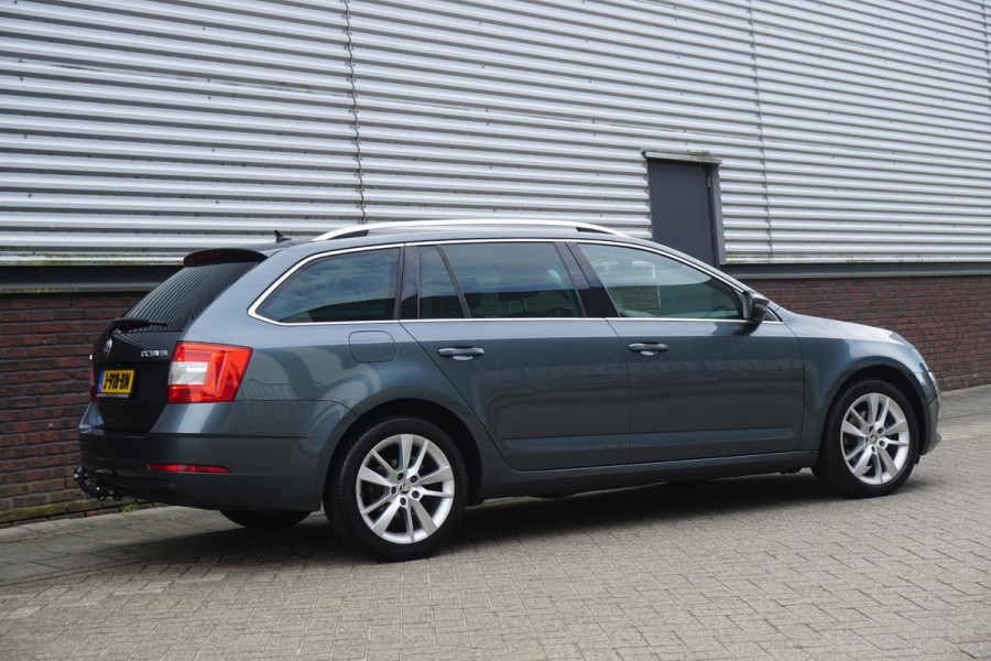 Škoda Octavia Combi 1.5 TSI 150PK/Trekhaak/17Inch/Leer-stof/ Business Edition.
