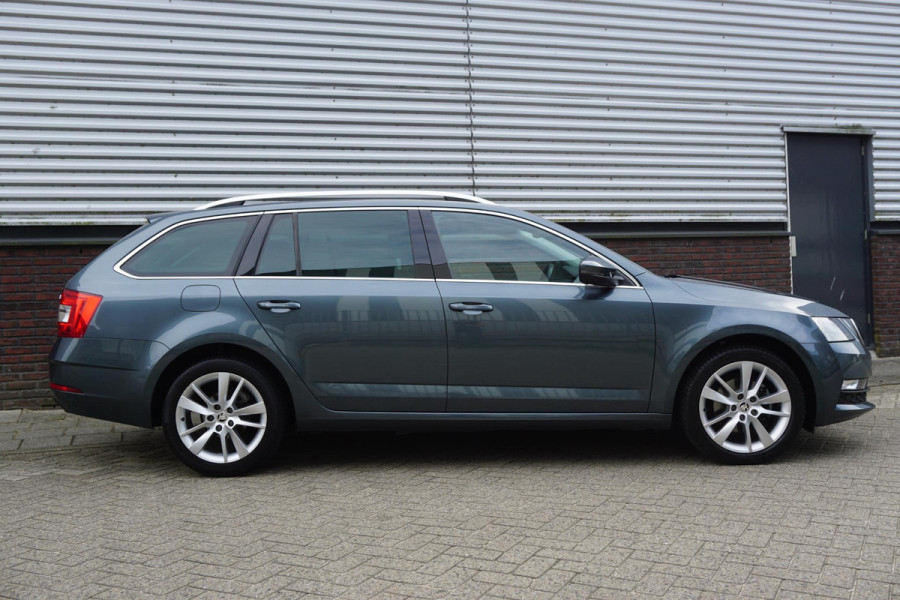 Škoda Octavia Combi 1.5 TSI 150PK/Trekhaak/17Inch/Leer-stof/ Business Edition.