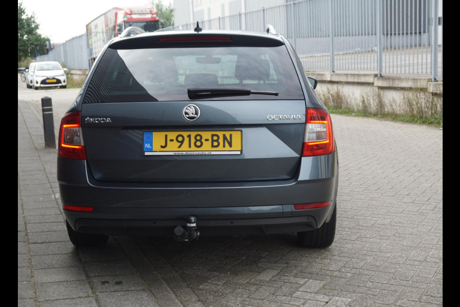 Škoda Octavia Combi 1.5 TSI 150PK/Trekhaak/17Inch/Leer-stof/ Business Edition.