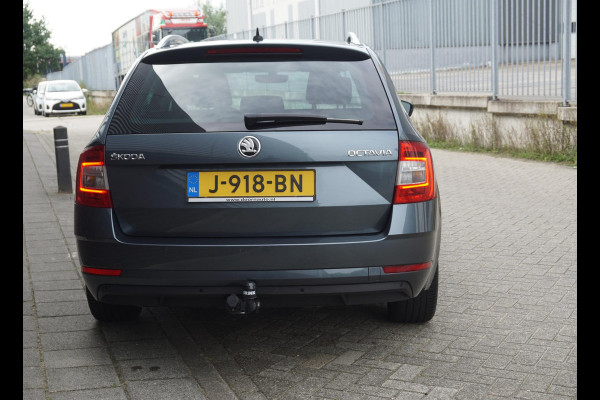 Škoda Octavia Combi 1.5 TSI 150PK/Trekhaak/17Inch/Leer-stof/ Business Edition.