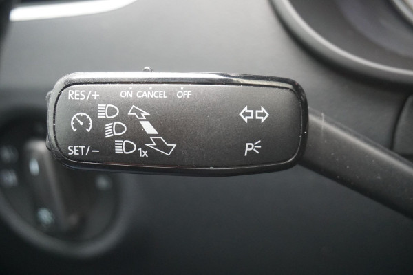Škoda Octavia Combi 1.5 TSI 150PK/Trekhaak/17Inch/Leer-stof/ Business Edition.