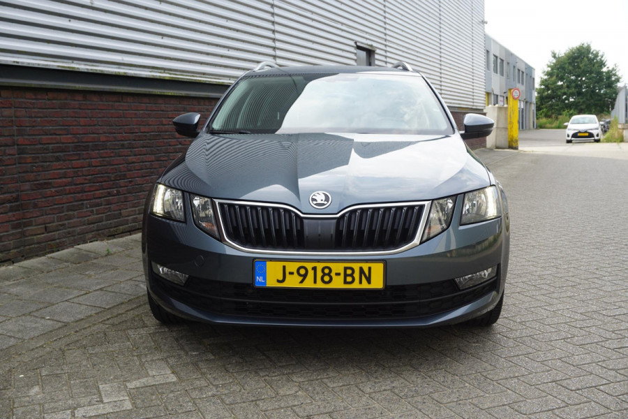 Škoda Octavia Combi 1.5 TSI 150PK/Trekhaak/17Inch/Leer-stof/ Business Edition.