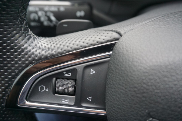 Škoda Octavia Combi 1.5 TSI 150PK/Trekhaak/17Inch/Leer-stof/ Business Edition.
