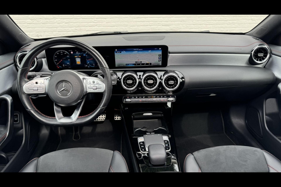 Mercedes-Benz CLA-Klasse Shooting Brake 180 Business Solution AMG Automaat Cruise control Climate control Pano Parkeersensoren