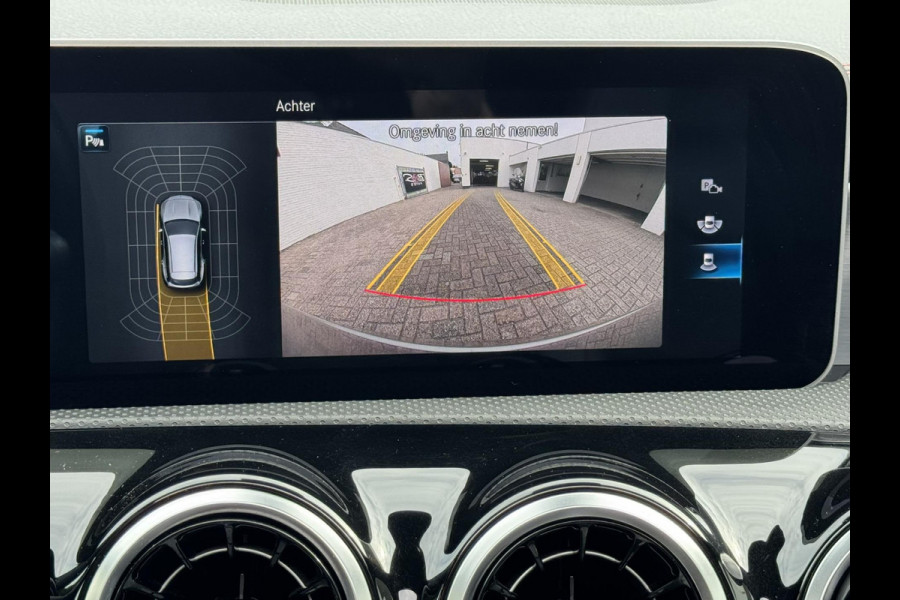 Mercedes-Benz CLA-Klasse Shooting Brake 180 Business Solution AMG Automaat Cruise control Climate control Pano Parkeersensoren