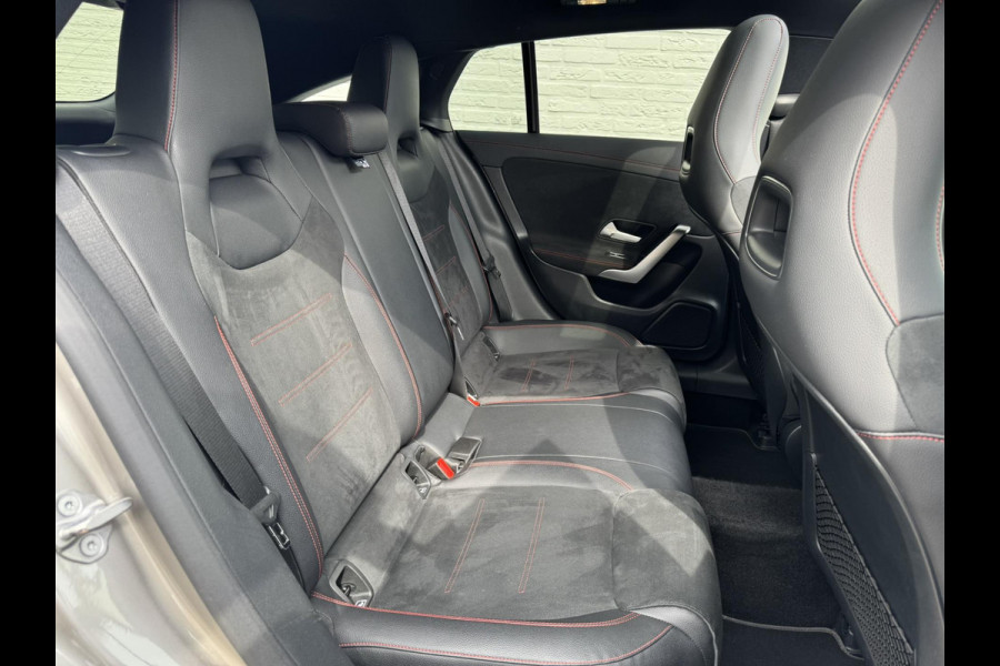 Mercedes-Benz CLA-Klasse Shooting Brake 180 Business Solution AMG Automaat Cruise control Climate control Pano Parkeersensoren