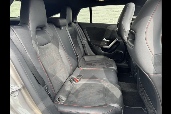 Mercedes-Benz CLA-Klasse Shooting Brake 180 Business Solution AMG Automaat Cruise control Climate control Pano Parkeersensoren