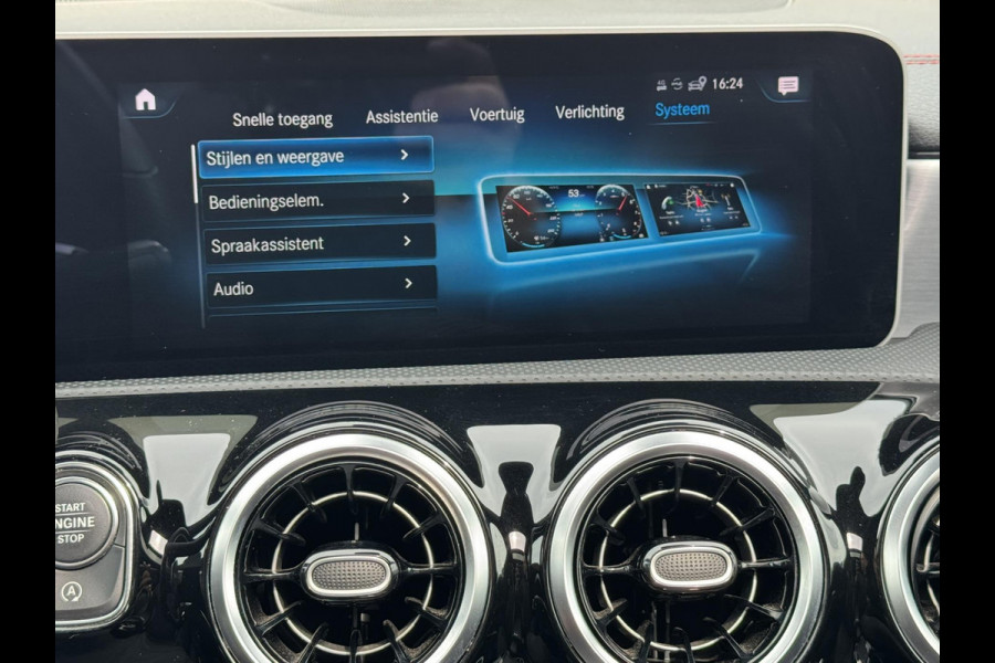 Mercedes-Benz CLA-Klasse Shooting Brake 180 Business Solution AMG Automaat Cruise control Climate control Pano Parkeersensoren